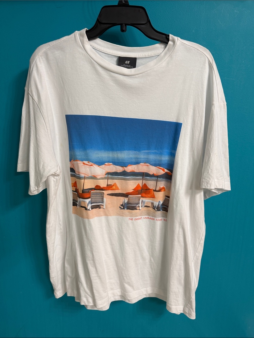 ☀️H&M White Graphic Beach Print Tee with Blue and Orange Details